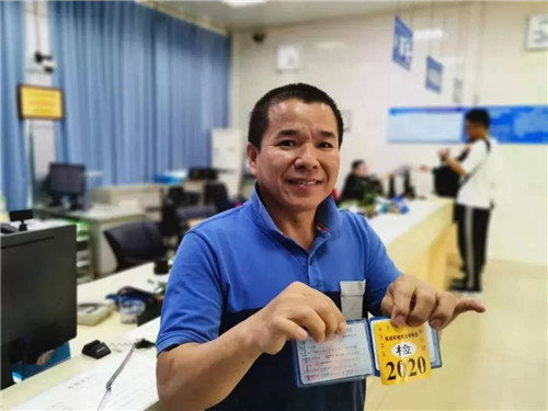 车辆管理所：汽车换大灯能过年检吗