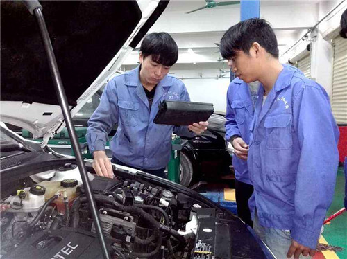 交警：汽车年检去哪里办理