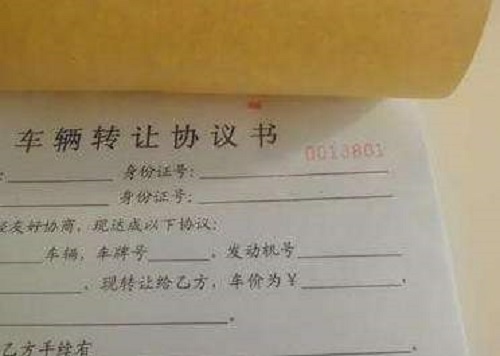 [违章爆料]如何通过外后视镜防止汽车追尾